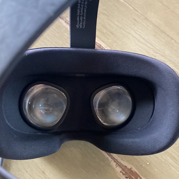 OCULUS QUEST VR GAMING HEADSET - Picture 4 of 6